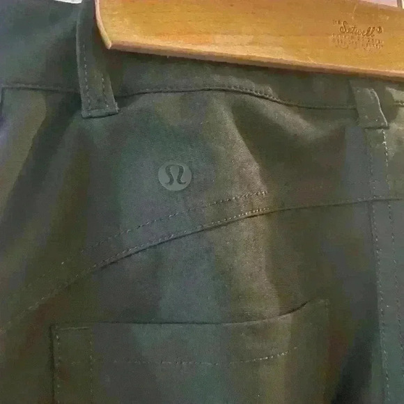 Lululemon Womens size 4 Black pants with zipper button closure - Picture 3 of 5